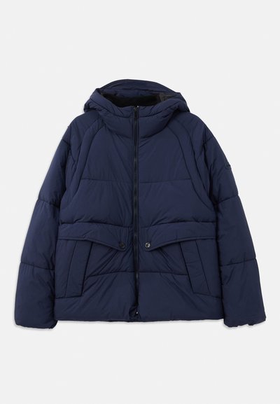 Tumesinine polsterdatud jope kapuutsiga, esipaneelil lukuga, kaks eesmist taskut klappidega ja tekstureeritud tikandmustrit.