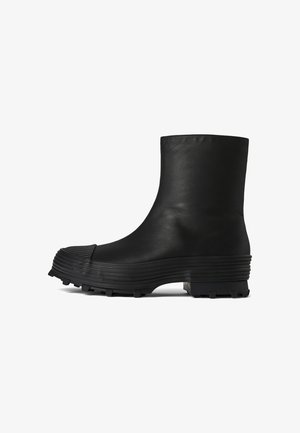 CAMPERLAB TRAKTORI - Botines - schwarz
