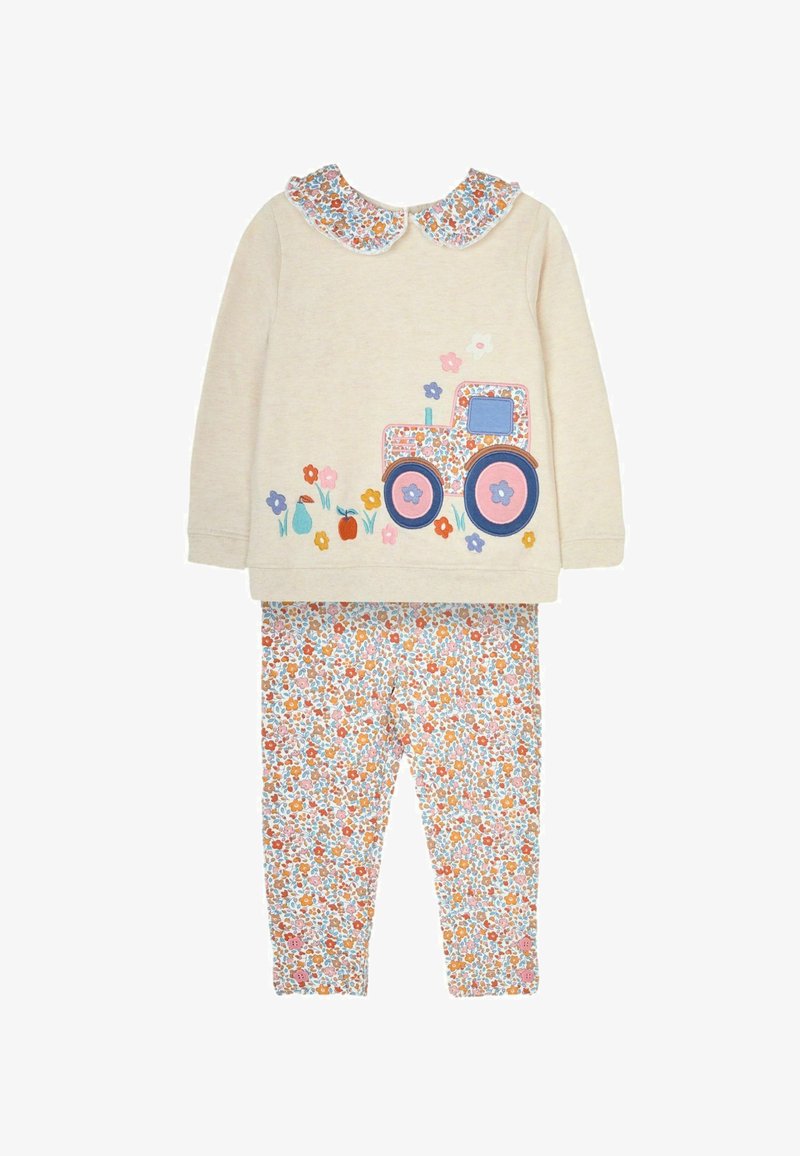 Hosszú ujjú bézs blúz virágos gallérral és traktor grafikával, virágmintás leggingsel, pasztell színekben. Puha anyag.