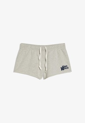 Shorts en coton gris clair avec une taille élastique et un cordon blanc, ornés du texte "Miami Beach" en bleu foncé et d'un motif floral sur la jambe gauche.