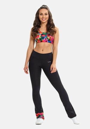 Bunte Blumensport-BH kombiniert mit schwarzen, hochtaillierten Leggings mit floralem Abschlusssaum, entworfen für Sportbekleidung.
