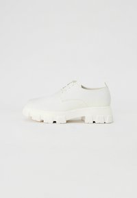 23146D 9 UNISEX - Casual lace-ups - white