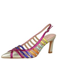 Tacón de slingback multicolor con punta dorada, que presenta acentos de rayas vibrantes en rosa, púrpura, naranja y verde.