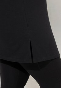 Ulla Popken ROUND NECKLINE SWING  - Pitkähihainen paita - black