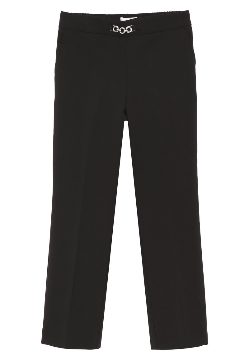 Pantaloni neri a gamba dritta con una texture liscia, caratterizzati da un accento in catena argentata sulla cintura frontale e due tasche laterali.