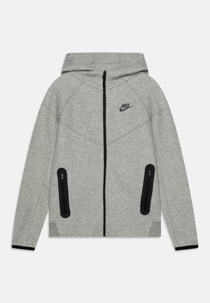 Grå zip-up hoodie i mjukt tyg, med svarta detaljer, två fickor med dragkedja och huva med dragsko. Nike-logotyp på vänster bröst.