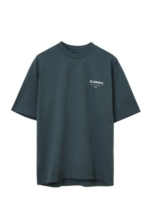 T-shirt oversized vert foncé à manches courtes avec un petit texte blanc "ALLSAINTS" sur la poitrine gauche.