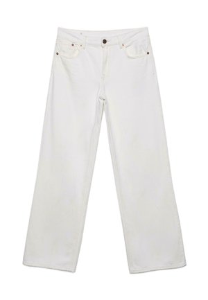 Biele džínsy s rovnými nohavicami, prednými vreckami, zapínaním na gombík a zips, zobrazené položené na bielom pozadí.
