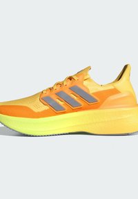 adidas Performance ULTRABOOST 5 - Katujuoksukengät - spark   halo silver   lucid lemon