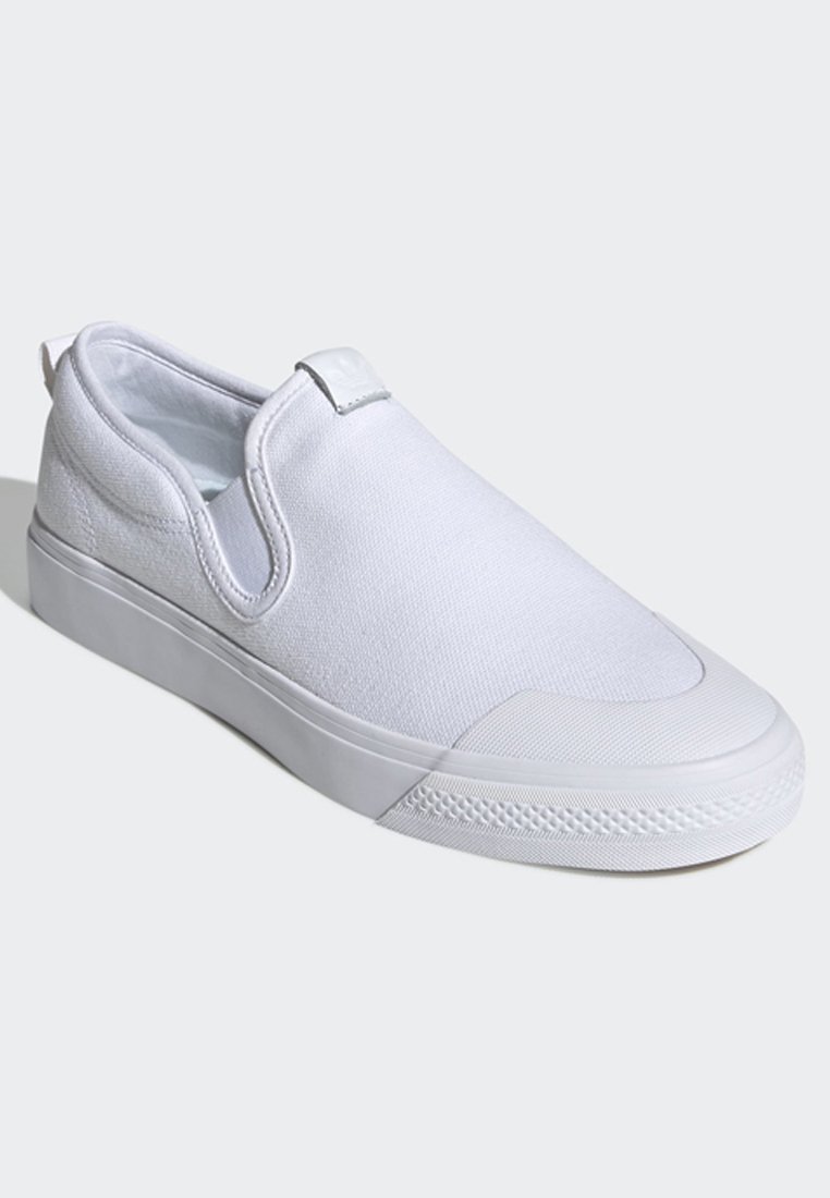 adidas slip on noir