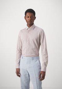 Michael Kors SOLID SLIM SHIRT - Button down-skjorte - sand