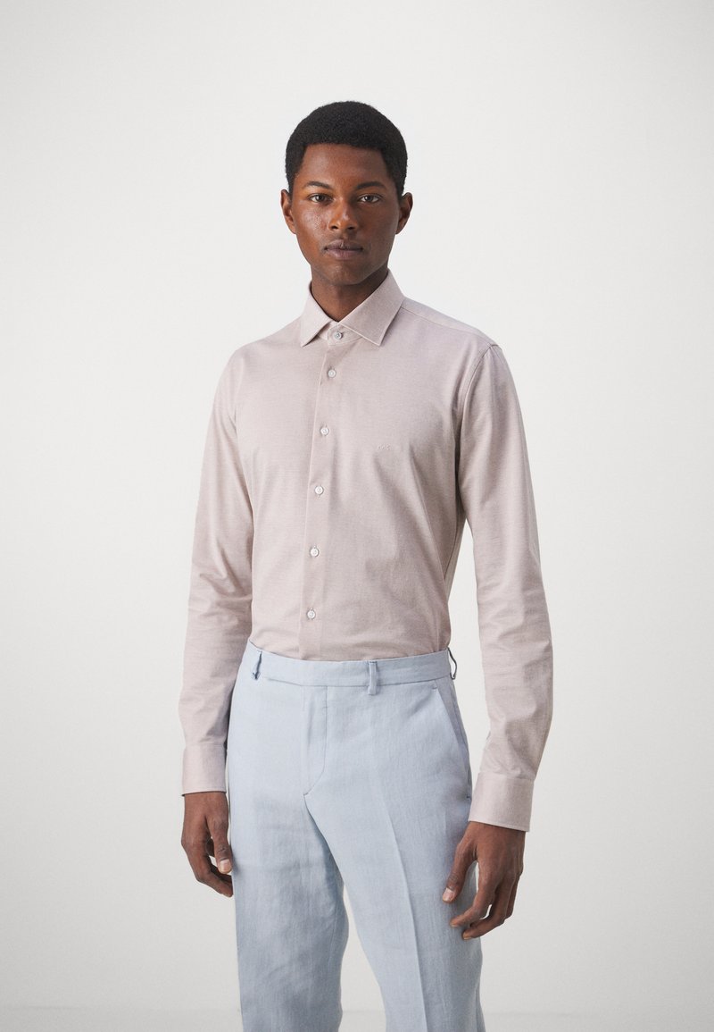Michael Kors SOLID SLIM SHIRT - Button down-skjorte - sand