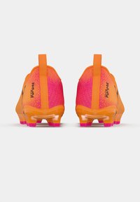 Puma FUTURE 8 PLAY FG/AG JR UNISEX - Kopačky na umelý trávnik - black/ravish