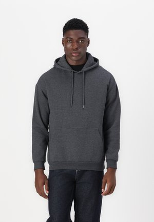 Grauer Hoodie aus einem Baumwollmischgewebe, mit einer vorderen Kängurutasche, verstellbarem Kordelzug an der Kapuze sowie gerippten Bündchen und Saum.
