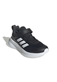 Chaussure de sport noire avec tige en mesh, rayures blanches et fermeture par sangle. Présente une semelle blanche épaisse et des accents noirs texturés.