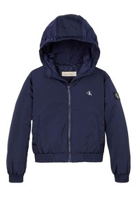 Giubbotto imbottito blu navy con cappuccio, zip frontale, polsini e vita elasticizzati. Presenta un piccolo logo bianco sulla spalla sinistra. Tessuto liscio.