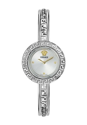 Ezüst tónusú Versace karóra görög kulcs mintás lünettával és szíjjal, arany mutatókkal és Medúza logóval ezüst napfény számlapon.