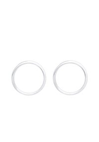 Pendientes circulares de plata con un acabado suave y pulido. Diseño simple y minimalista, con forma y tamaño uniformes.