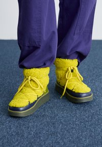 ROKSANDA ICONIC SHORT BOOT - Gležnjače s vezicama - chartreue/multi-coloured