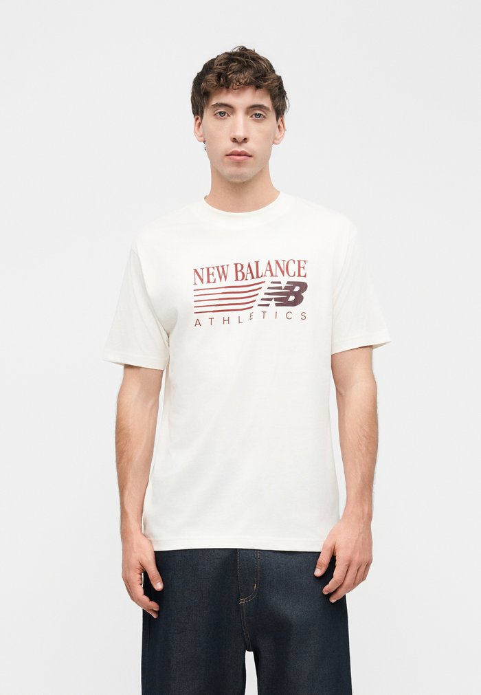 New Balance REIMAGINED GRAPHIC - Print T-shirt - angora