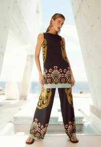 Next CRINKLE RELAXED  - Housut - placement ikat print