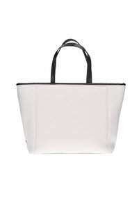 Biała torebka tote z ekoskóry z czarnymi uchwytami; prostokątny kształt, gładka tekstura i detale w postaci stębnowania.