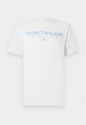 Weißes Baumwoll-T-Shirt mit einem hellblauen Druck, der "TOM TAILOR", "THE CASUAL DEPARTMENT" und "1962" zeigt. Klassischer Rundhalsausschnitt und kurze Ärmel.