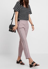 OPUS Spodnie materiałowe