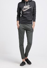 Nike Sportswear Luvtröja - mottled black