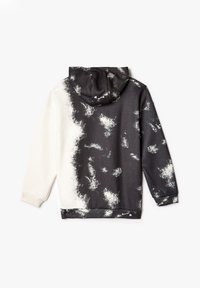 Hoodie met zwart-wit tie-dye patroon, zacht materiaal, lange mouwen en een kangoeroezak. Bevat rib gebreide manchetten en zoom.
