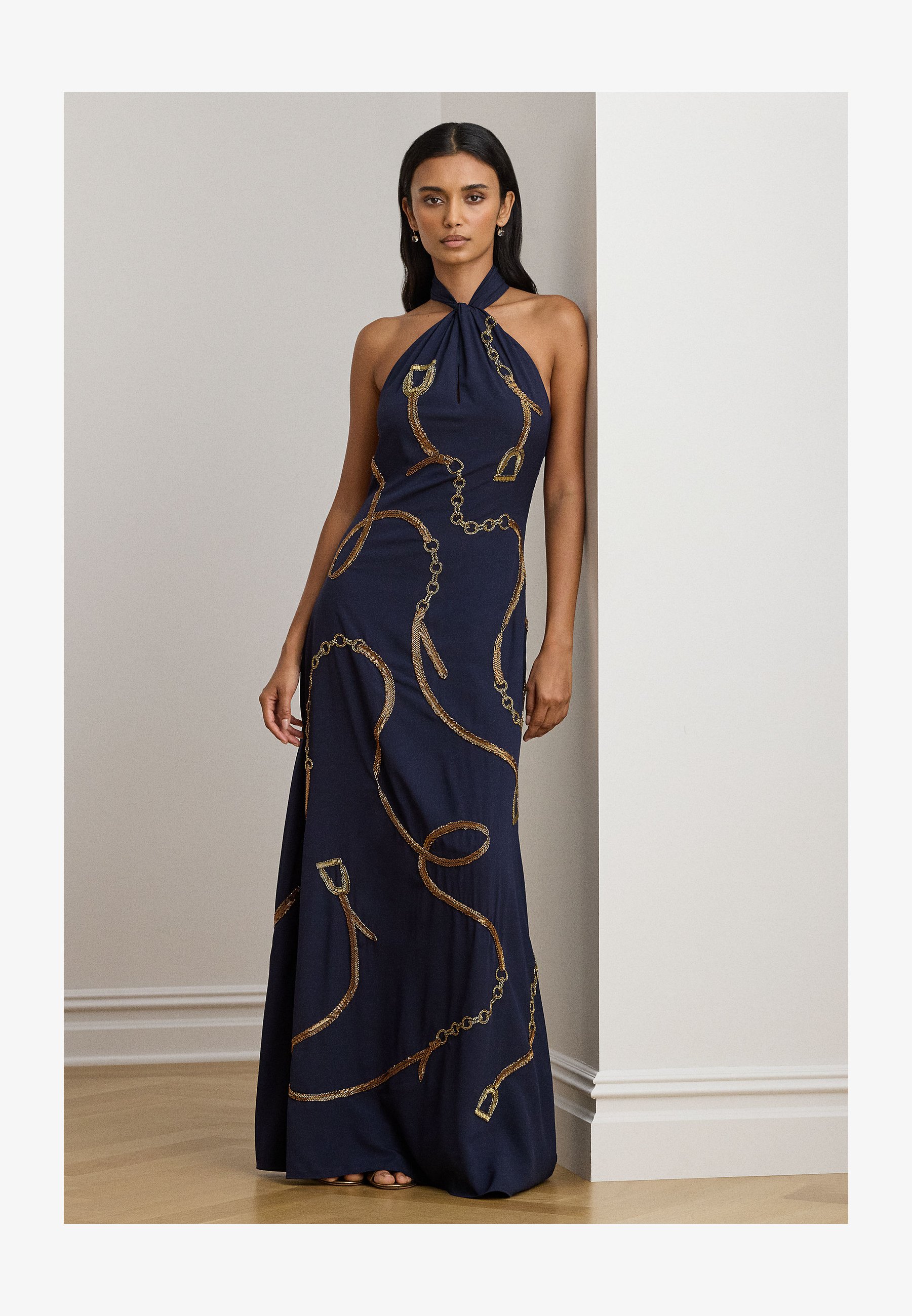 Adrianna Papell Abito Da Sera In Crêpe Con Scollo Halter E Gonna Alta-Bassa - Eleganza Per Occasioni Speciali