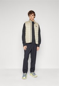 Calvin Klein SIDE LOGO VEST - Liemenė - eucalyptus
