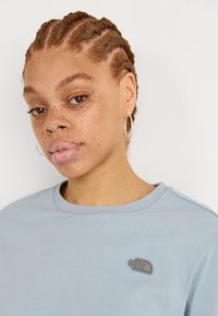 The North Face NATURAL DYE TEE - Hosszú ujjú felső - smoked pearl