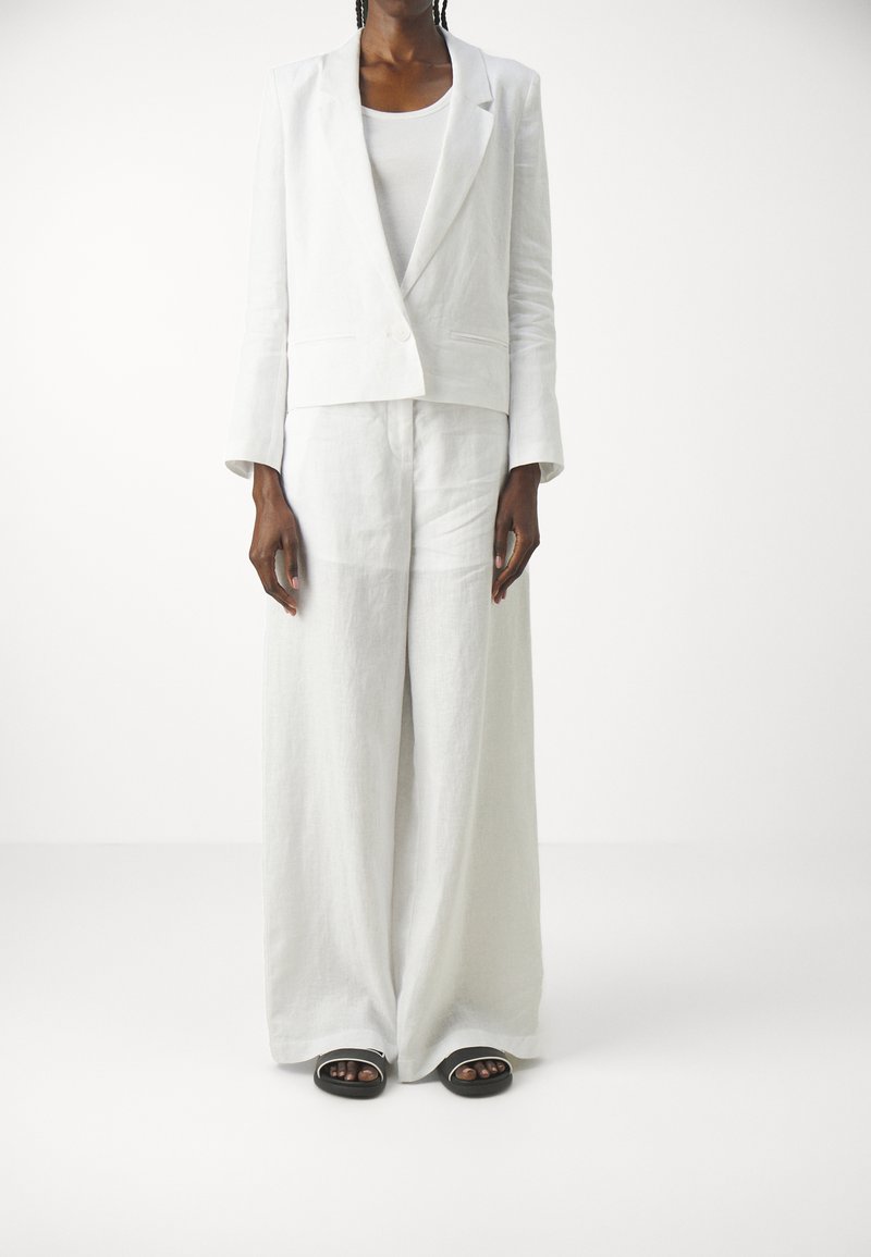 Armani Exchange PANTALONI - Pantaloni - optic white