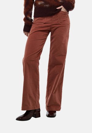 POCHES PLAQUÉES - Pantalon classique - cedar wood