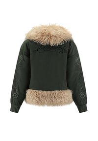 Giacca bomber verde con colletto e bordo in pelliccia sintetica, caratterizzata da ricami intricati sulle maniche, una texture liscia e un design cropped.