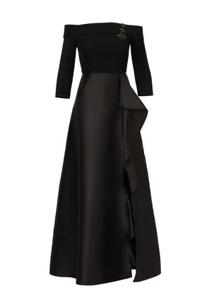 Schwarzes schulterfreies Kleid mit Dreiviertelärmeln, Satinstruktur, geraffter Seite und dekorativem Broschenakzent am Oberteil.