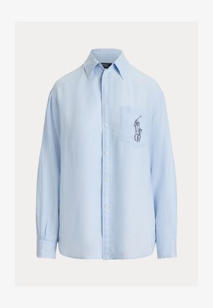 Chemise à manches longues bleu clair avec boutons sur le devant, équipée d'une poche avant ornée d'un petit logo brodé d'un joueur de polo.