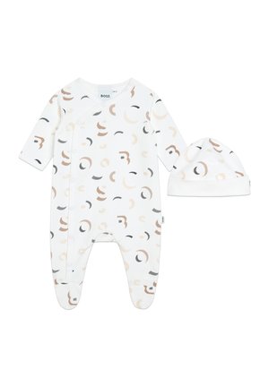 Un corps de bébé blanc avec des motifs abstraits alternés en marron, gris et pêche, comprenant des manches longues, des fermetures à pression et un bonnet assorti.