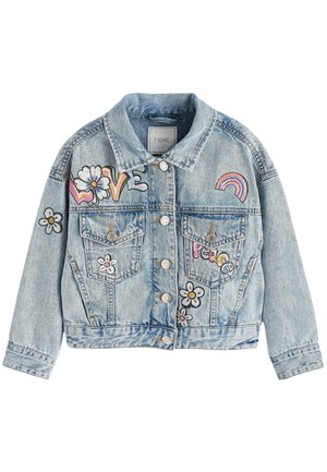 Veste en jean bleu clair à boutons sur le devant, décorée de patchs colorés représentant la paix, l'amour, des fleurs et un arc-en-ciel sur la poitrine et les manches.