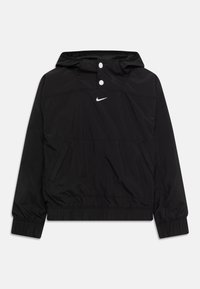 Sort Nike vindjakke med hætte, der har en halvknap lukning, elastiske ærmer og en frontlomme. Blød tekstur og letvægtsdesign.