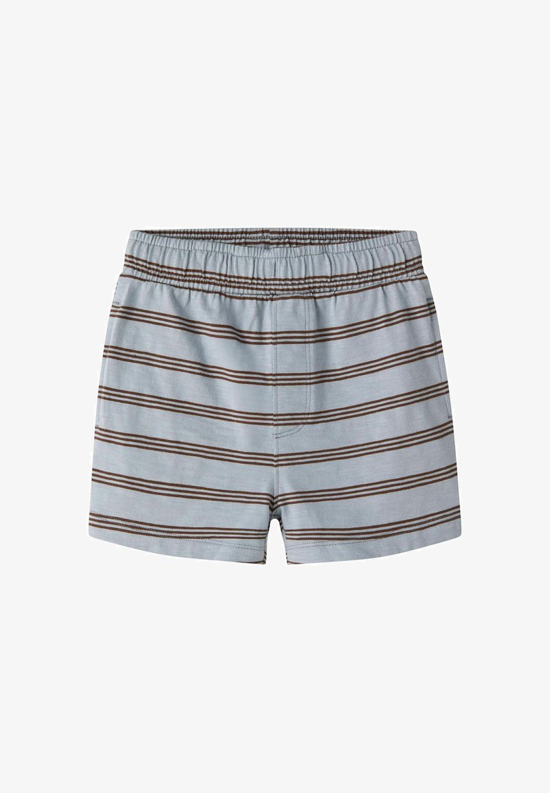Ανοιχτό μπλε σορτς με καφέ οριζόντιες ρίγες και ελαστική μέση, εμπρόσθια όψη σε λευκό φόντο.