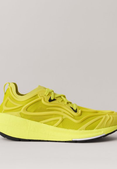 adidas by Stella McCartney ULTRABOOST SPEED - Hardloopschoenen voor op de weg - shock slime/core black