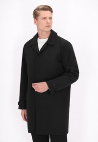 DreiMaster Korte frakker - black