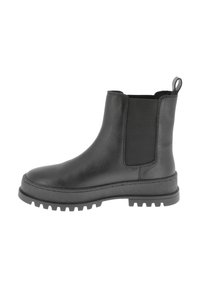 Botas Chelsea de cuero negro con un acabado texturizado, paneles laterales elásticos y suela de goma con tacos para mayor tracción. Presenta un lazo en el talón.