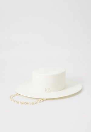 RUSLAN BAGINSKIY CHAIN BOATER HAT - Hut - white