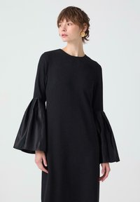 Touché Privé TAFFETA SLEEVE DETAILED - Maxi šaty - black