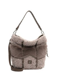 Borsa in finta pelliccia beige chiaro e grigia con forma morbida, dettagli marroni opachi e tracolla staccabile. Presenta cuciture testurizzate.
