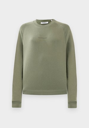 Oliivinvihreä huppari pehmeästä kankaasta, jossa on pyöreä pääntie ja pitkät raglan-hihat. Hienovarainen logo etuosa keskellä.