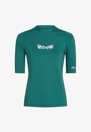 Türkiz rövid ujjú rash guard az O'Neill logójával és virágmintával a mellkason, testhez simuló szabású, jobboldali ujján SKINS anyag címkével.